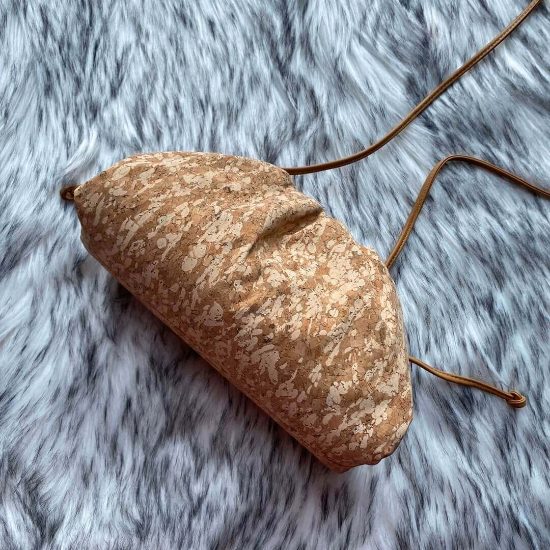 Bottega Veneta The Pouch 20 Clutch In Calfskin Polyester Leather 570927