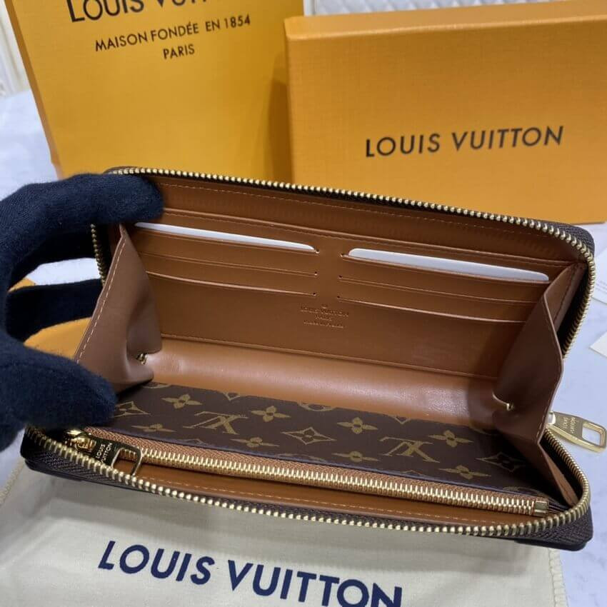 Louis Vuitton Monogram Zippy Wallet Trunk M80558
