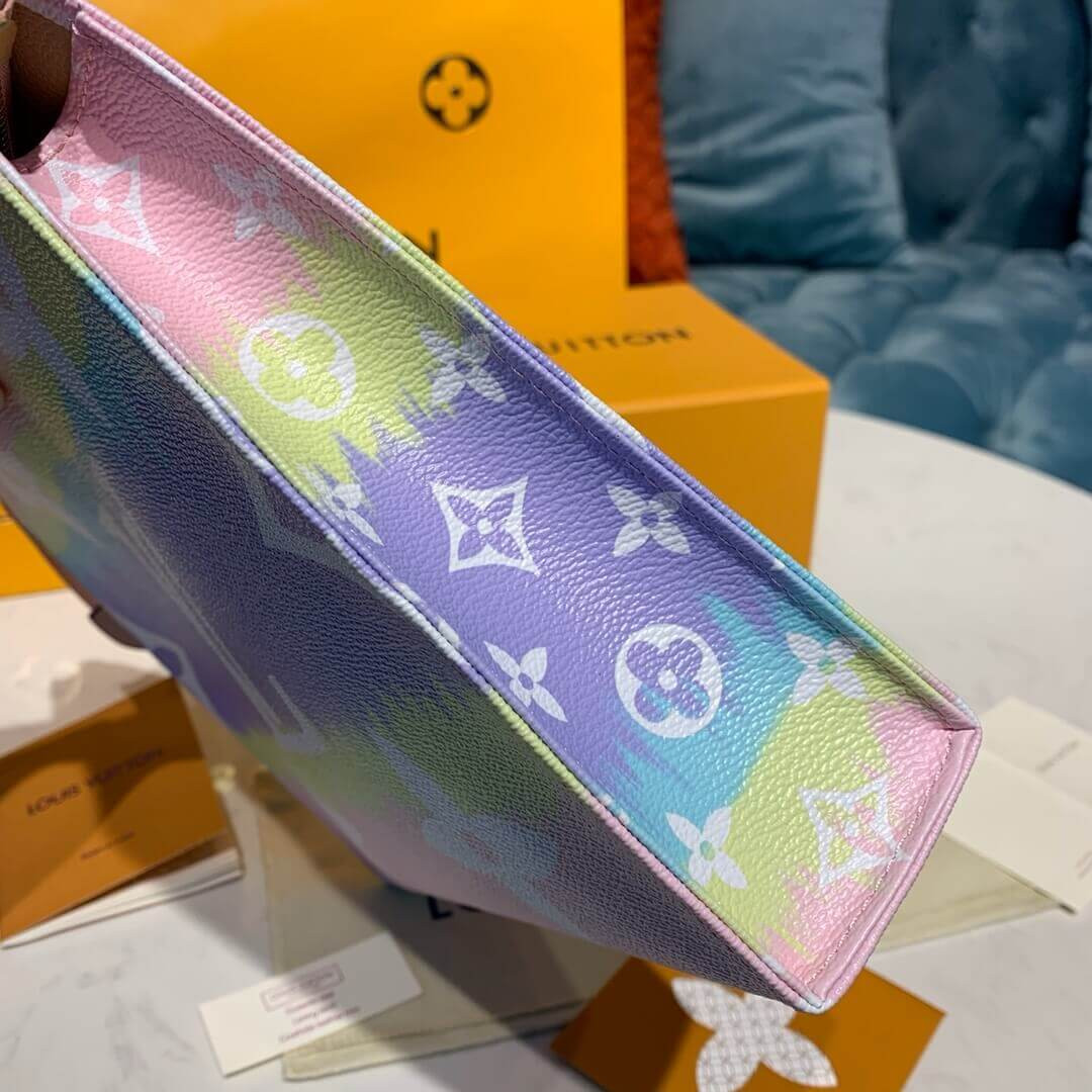 LV Escale Poche Toilette 26 M69136 M69137