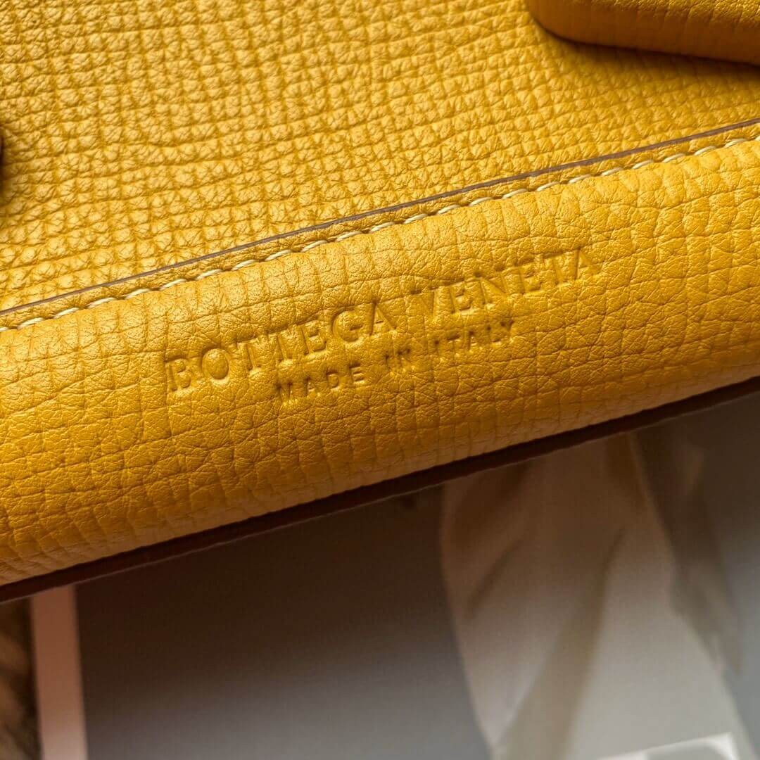 Bottega Veneta Small Arco In Grainy Calfskin 580725