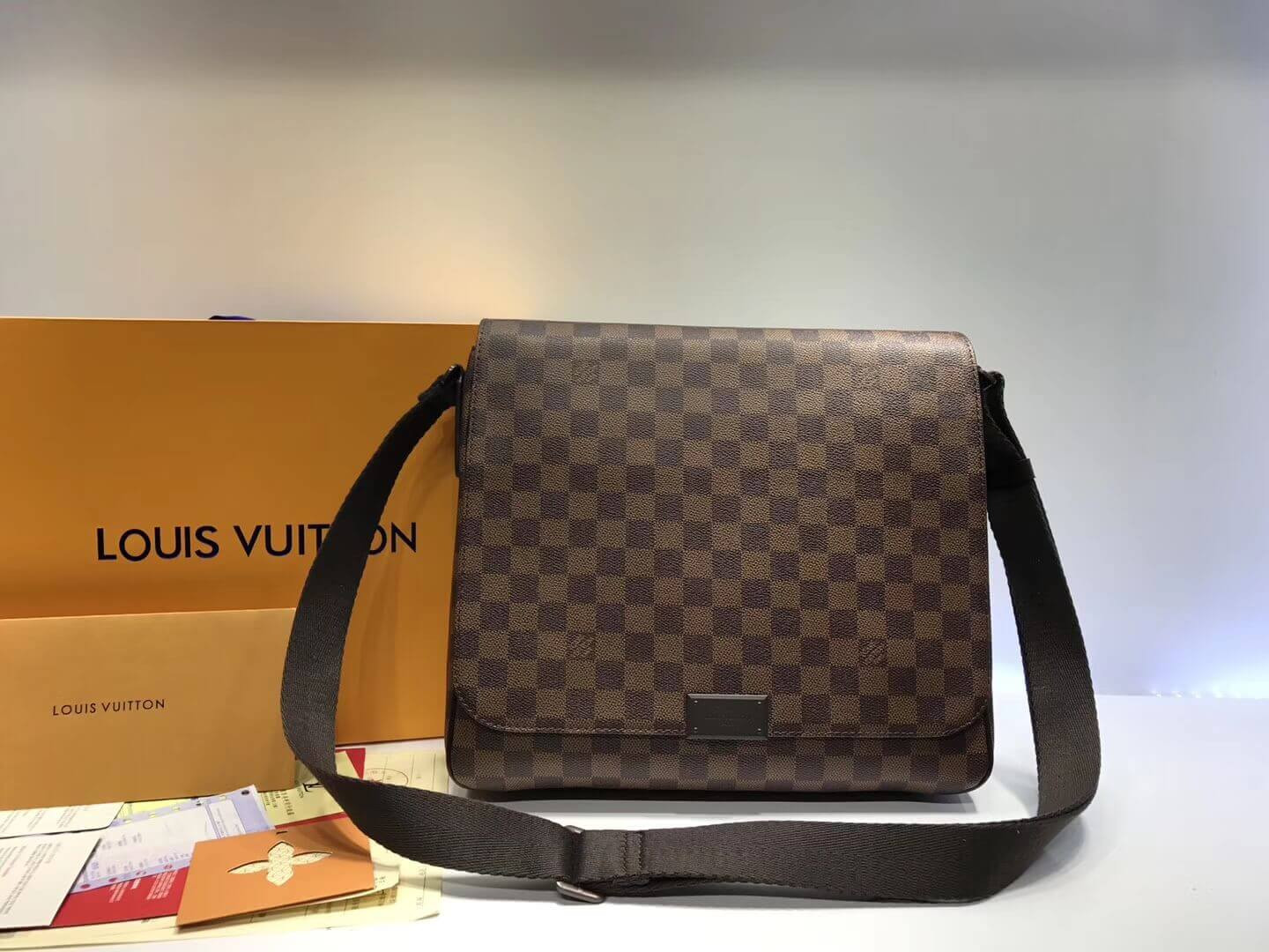Louis Vuitton Damier Ebene Canvas District MM N41213