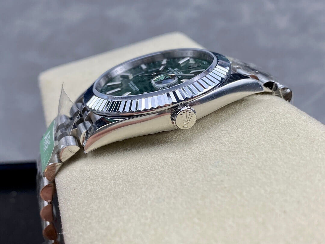 Rolex Datejust 41mm Green Motif Dial Jubilee Stainless Steel Automatic Fluted Bezel