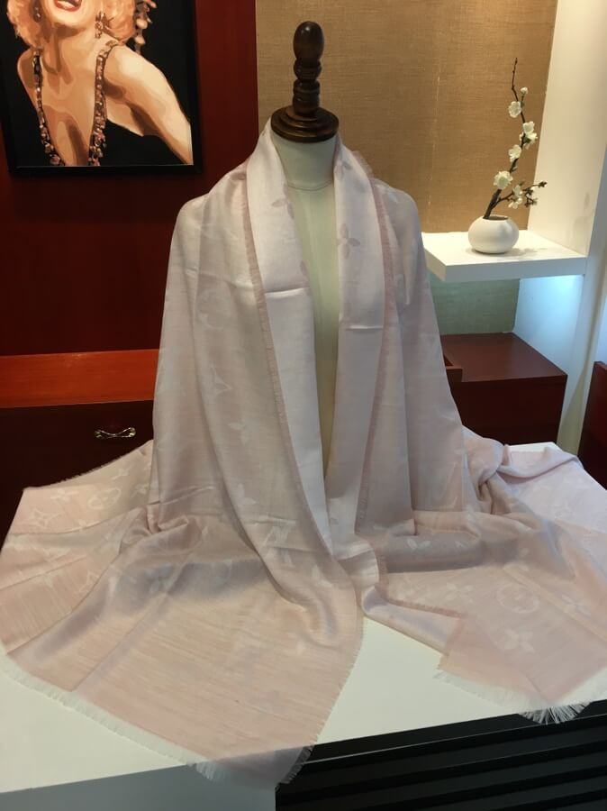 Louis Vuitton Daily Monogram Stole M70674