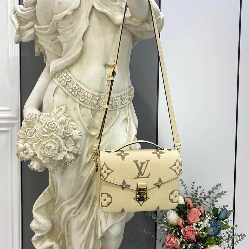 Louis Vuitton Pochette Metis M45596