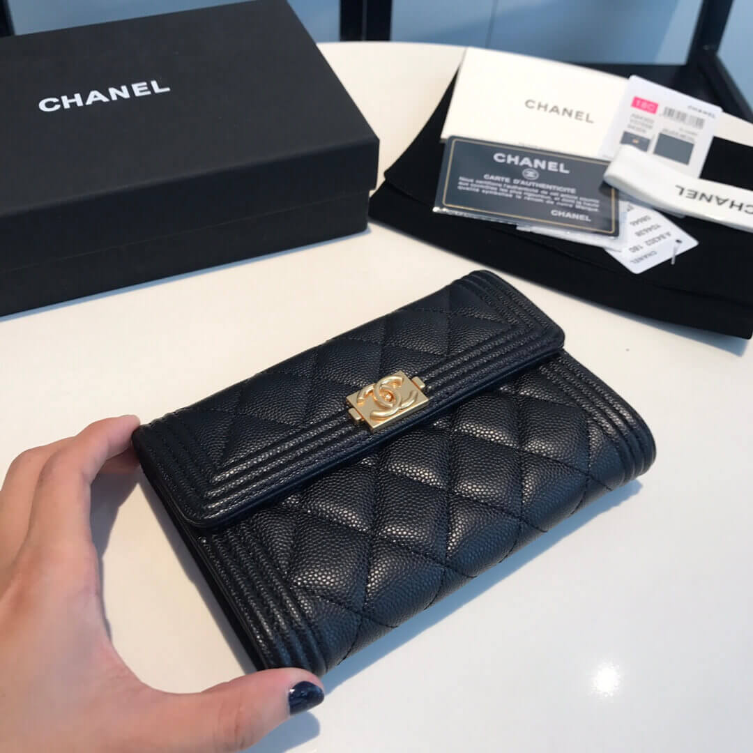 Chanel Grained Calfskin Boy Flap Wallet A84302