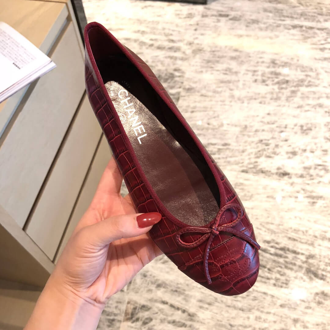 Chanel Crocodile Patent CC Cap Toe Flats Ballerinas G02819