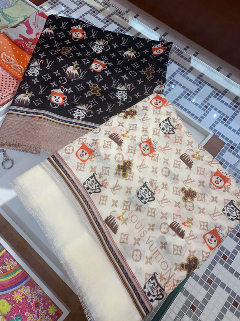 Louis Vuitton Monogram Cup Shawl M76130