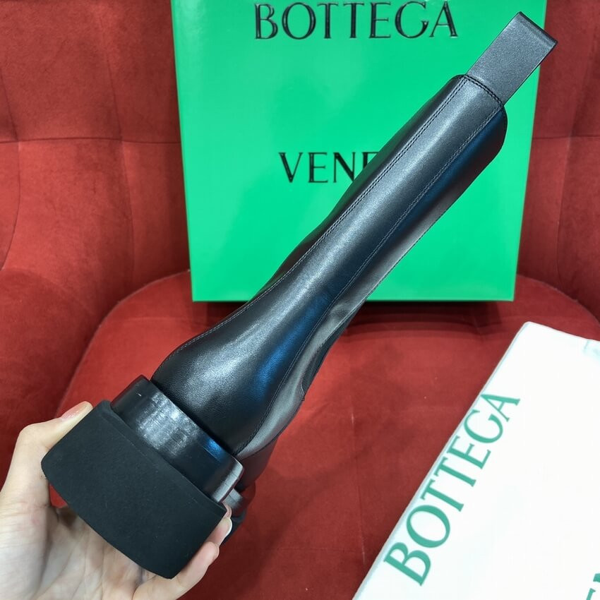 Bottega Veneta Black Lug Boots in Calfskin 592045