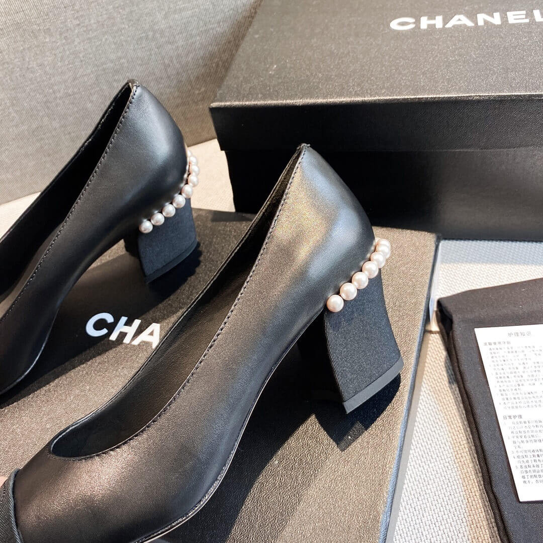 Chanel Pearl Embellished Pumps 32127