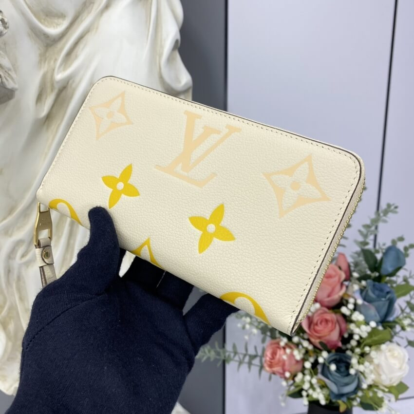 Louis Vuitton Zippy Wallet M80402