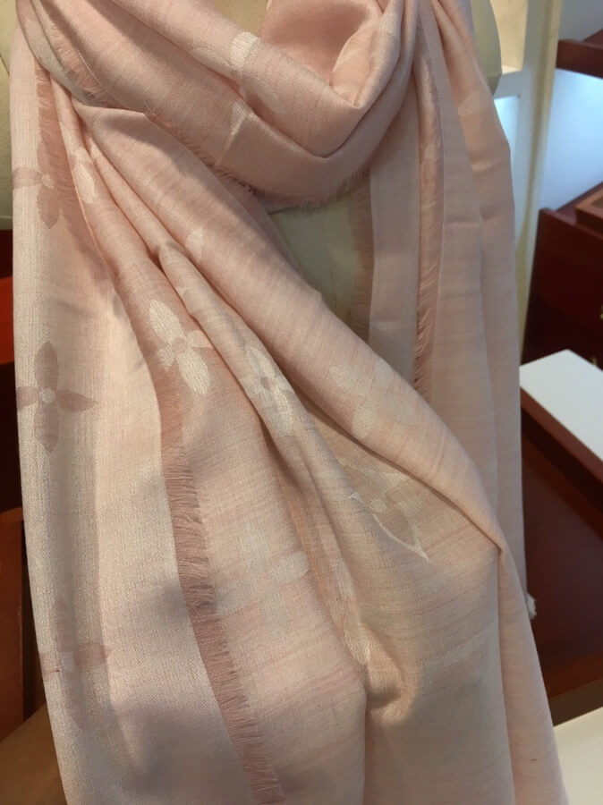 Louis Vuitton Daily Monogram Stole M70674