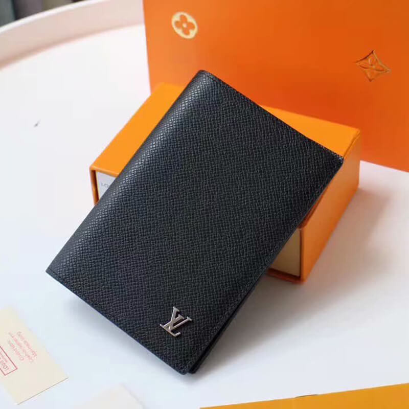 Louis Vuitton Taiga Leather Passport Cover M62089
