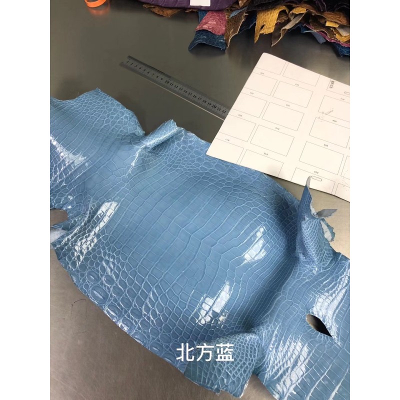 Hermes makes exclusive leather glossy American alligator: northern blue