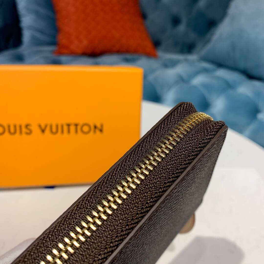 Louis Vuitton Monogram Giant Zippy Wallet M60017