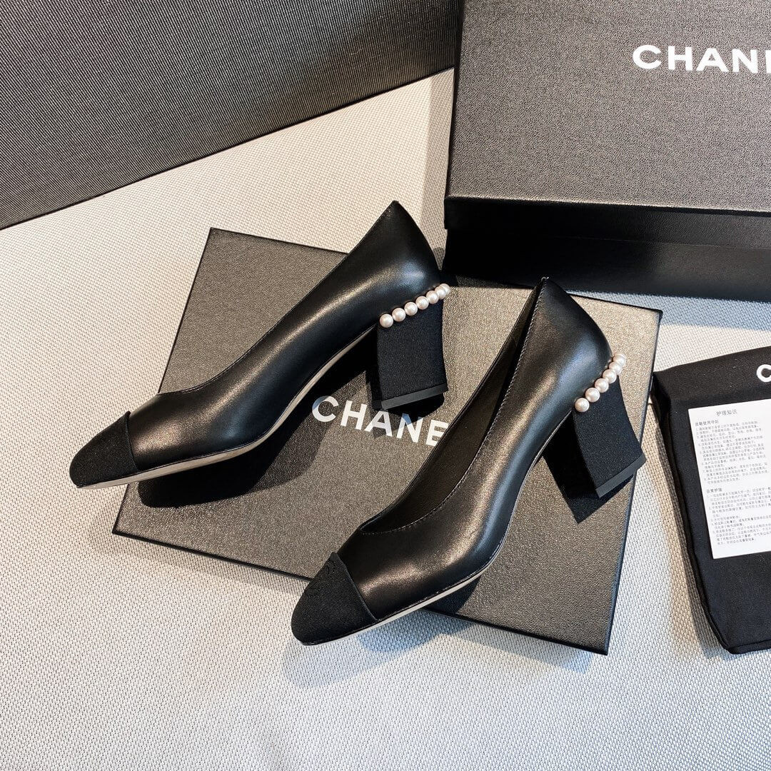 Chanel Pearl Embellished Pumps 32127