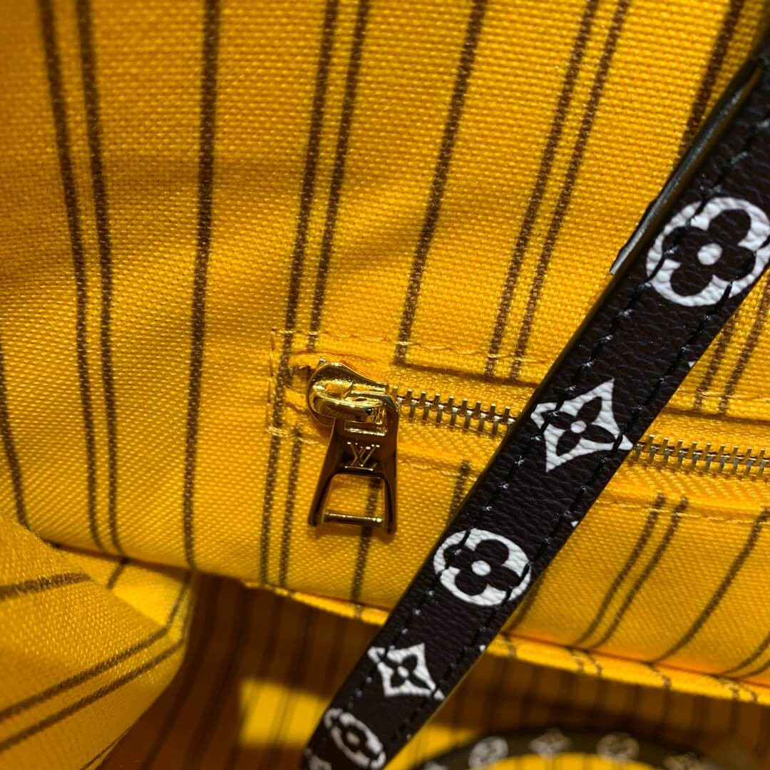 Louis Vuitton Onthego M44674 Black/Caramel