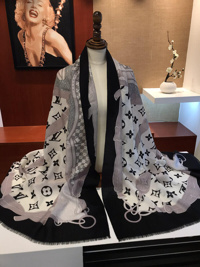 Louis Vuitton Monogram Classic Scarf 2454