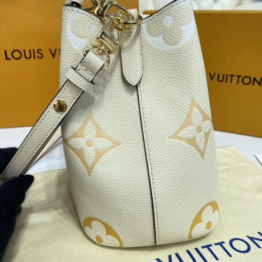 Louis Vuitton Néonoé BB M45709 M45716