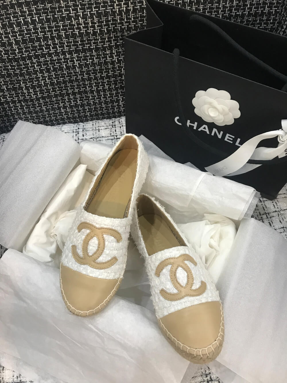 Chanel Tweed & Patent Calfskin Espadrilles G29762 White/Apricot