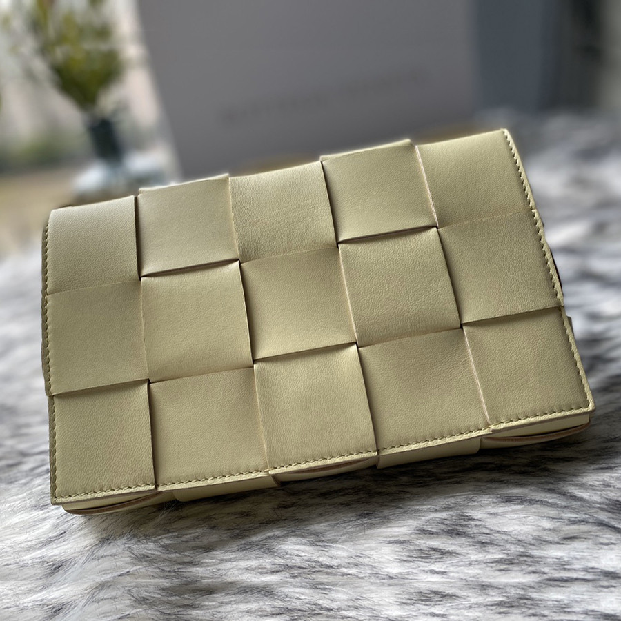 Bottega Veneta Maxi Weave Cassette Bag 578004