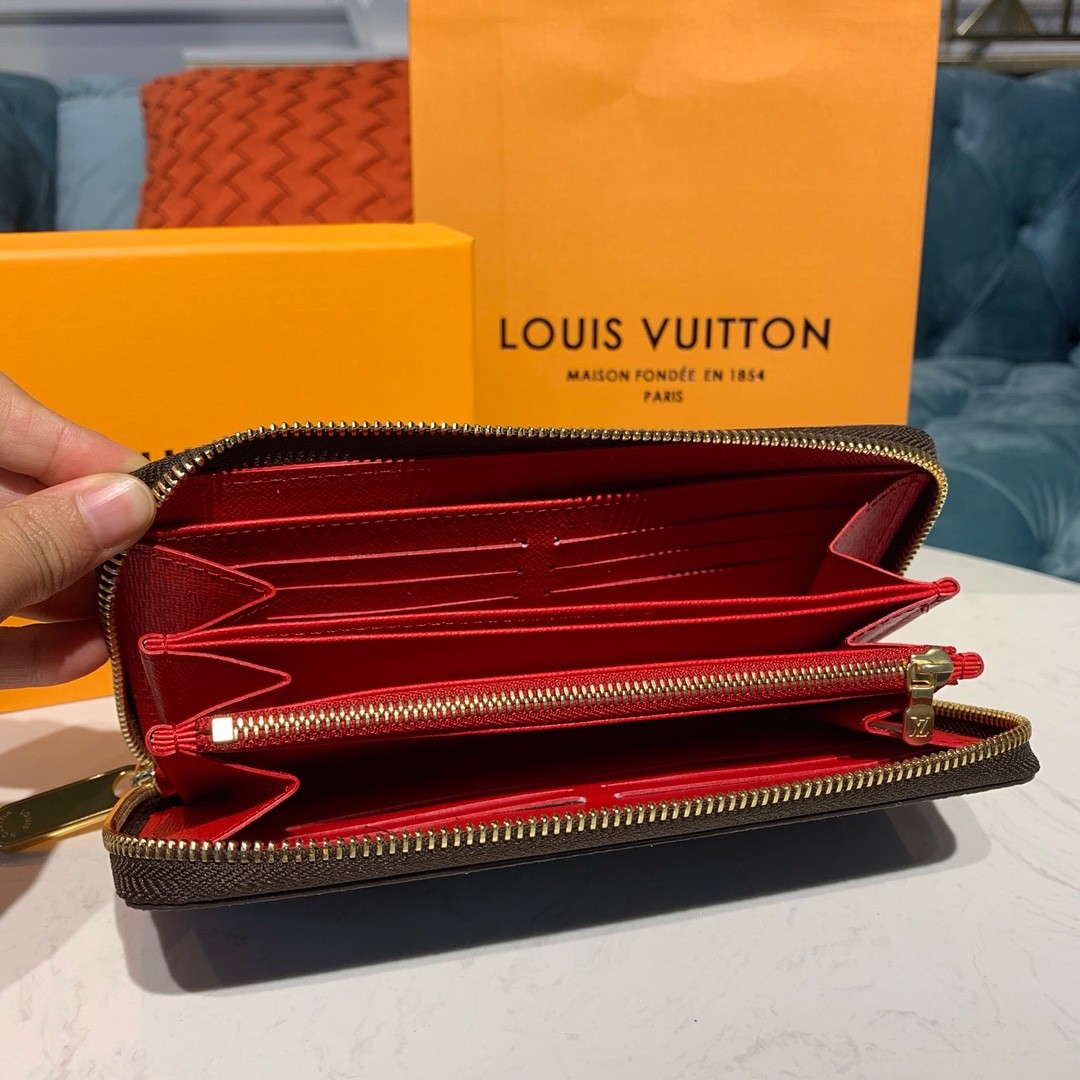 Louis Vuitton Paris Zippy Wallet M68487