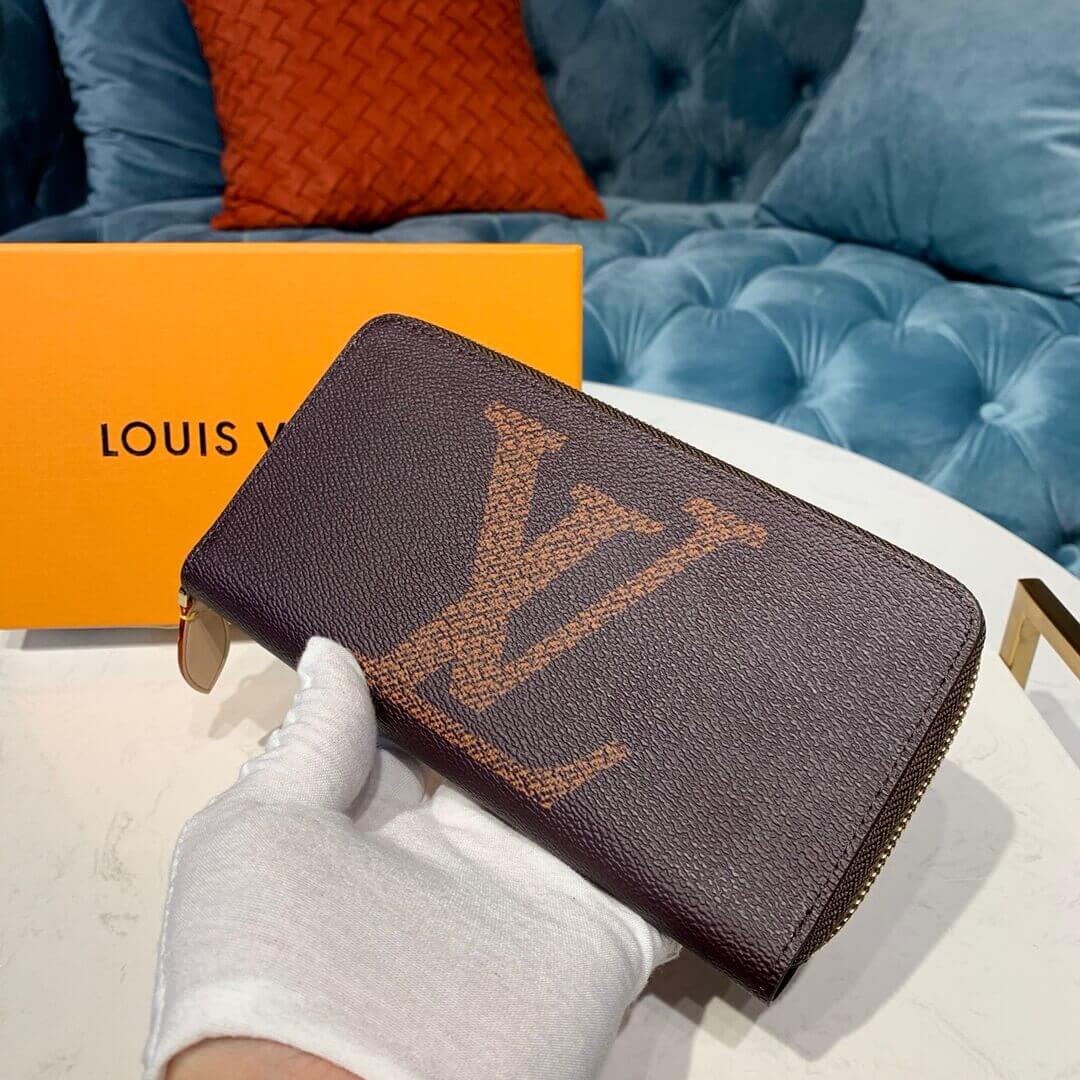 Louis Vuitton Monogram Giant Zippy Wallet M60017