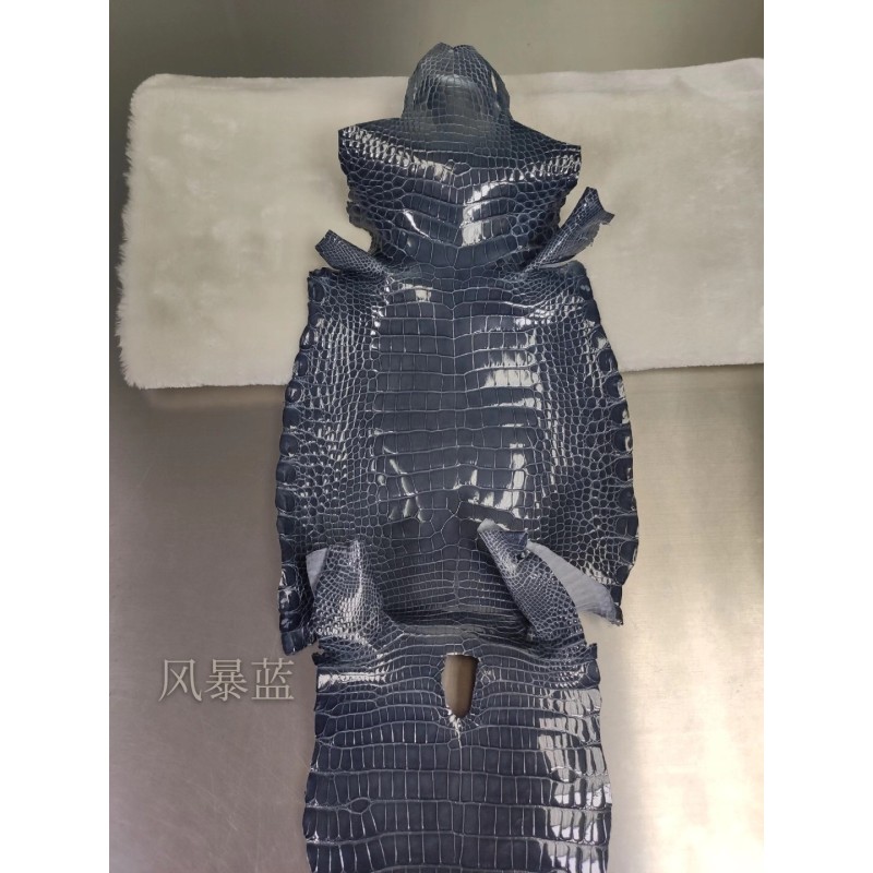 Hermes makes exclusive leather glossy American alligator: storm blue