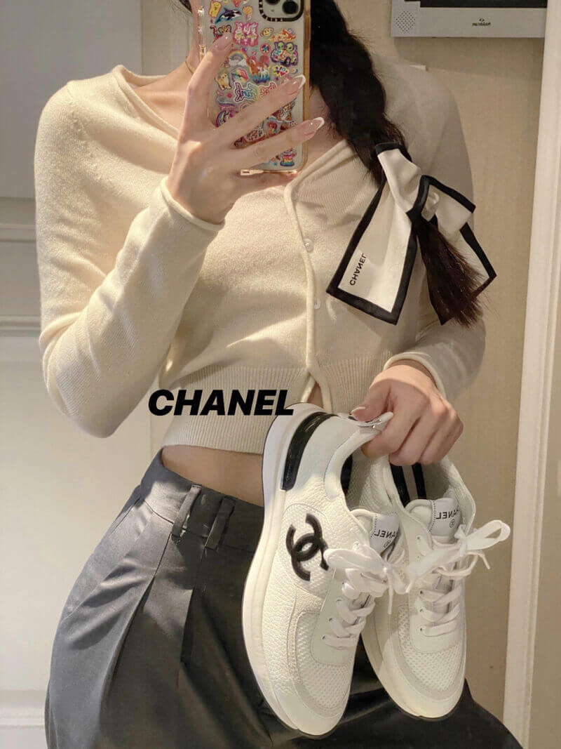 Chanel Logo Low-Top Sneakers G37491