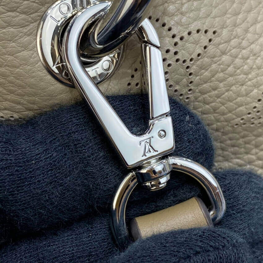 Louis Vuitton Beaubourg Hobo MM M56084