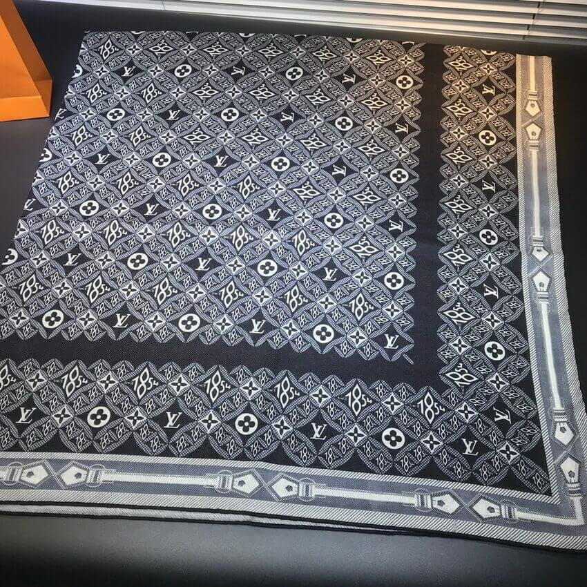 Louis Vuitton Since 1854 Light Shawl M76951 Gray