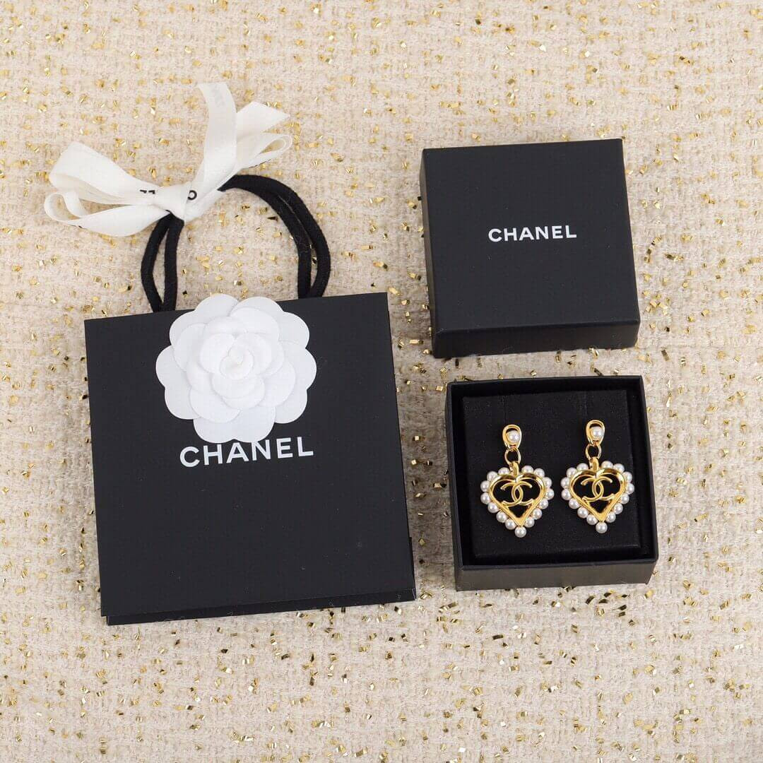 Chanel Pearl Heart CC Drop Earrings 481991