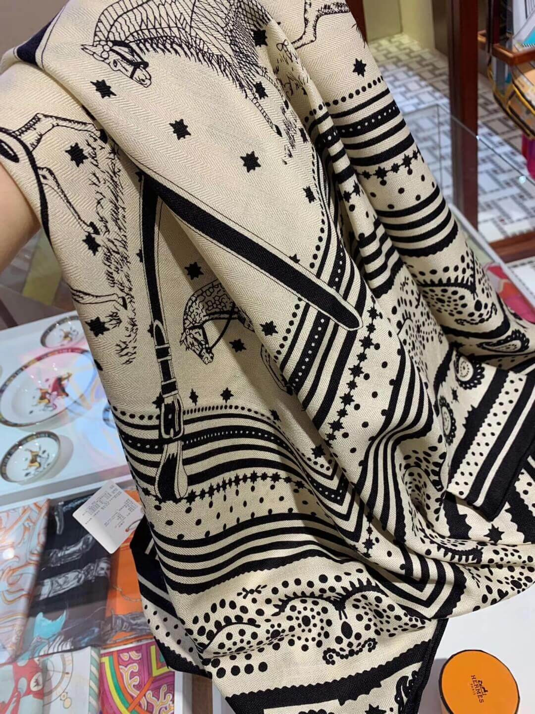 Hermes Couvertures Et Tenues De Jour Bandana Shawl 140 H243507