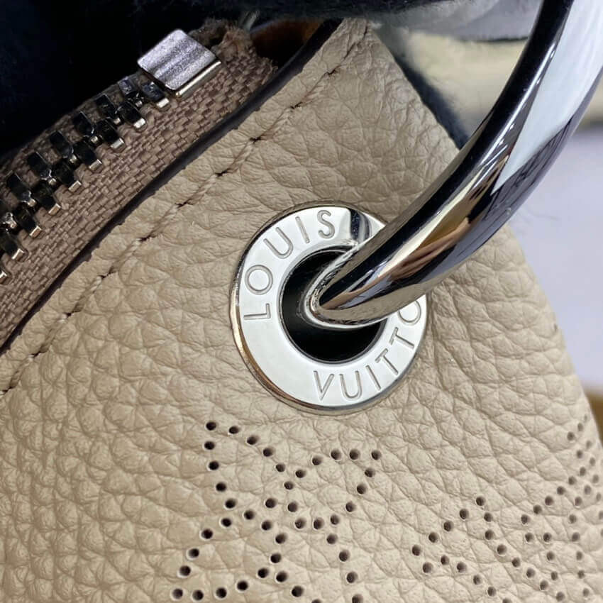 Louis Vuitton Beaubourg Hobo MM M56084