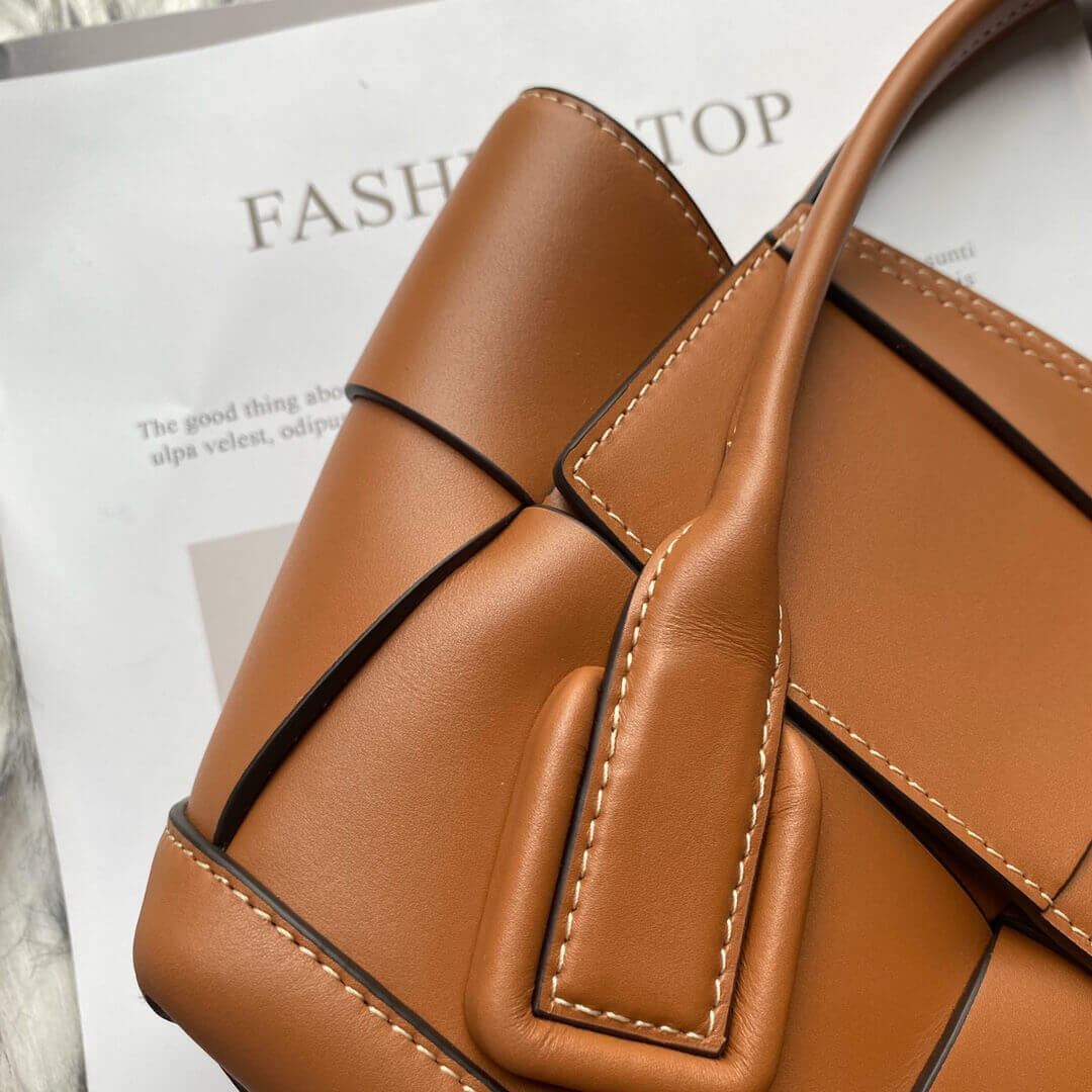 Bottega Veneta Mini Arco In Smooth Calfskin 600606