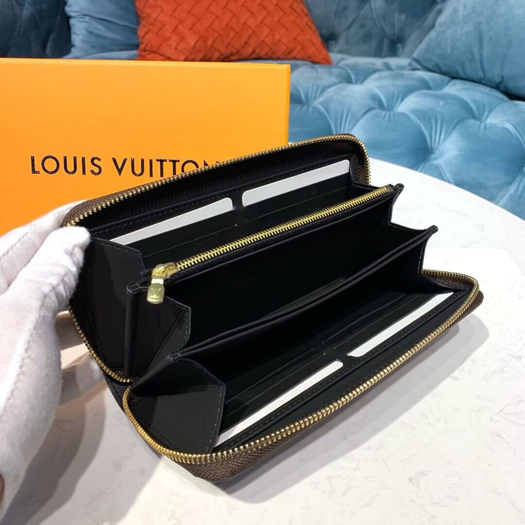 Louis Vuitton Monogram Giant Zippy Wallet M60017