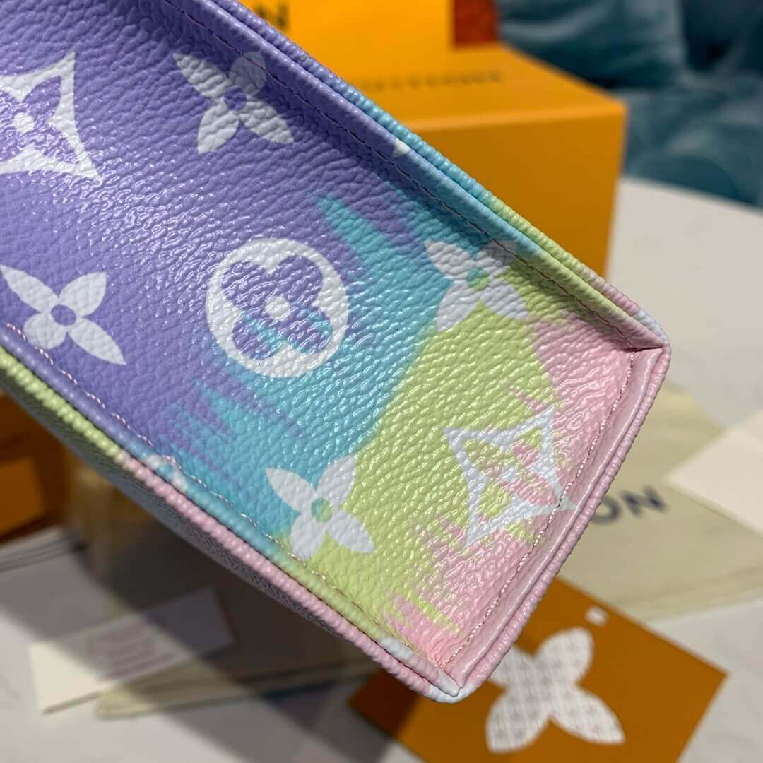 LV Escale Poche Toilette 26 M69136 M69137