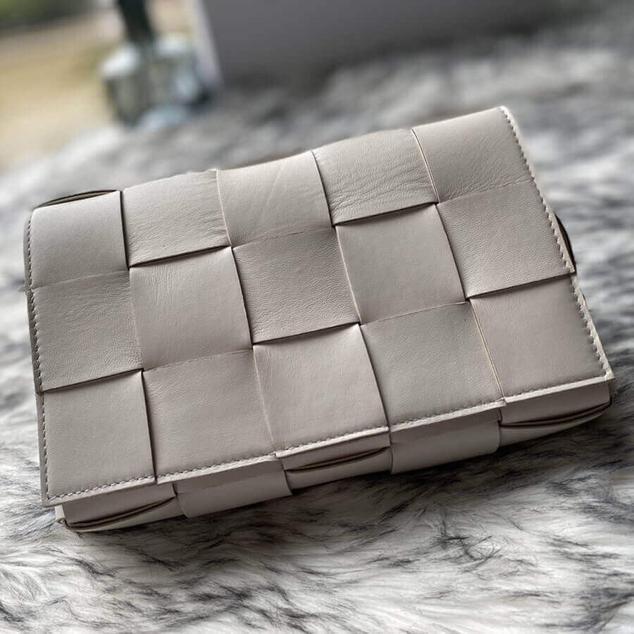 Bottega Veneta Maxi Weave Cassette Bag 578004