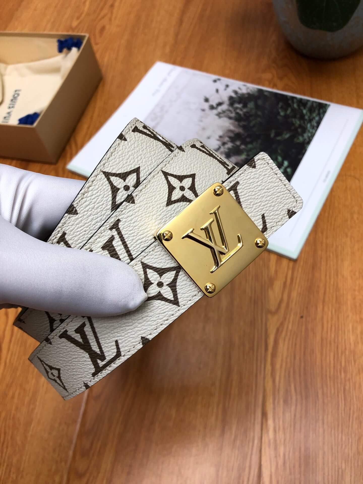 Louis Vuitton Iconic 30mm Reversible Belt M0149 White/Green