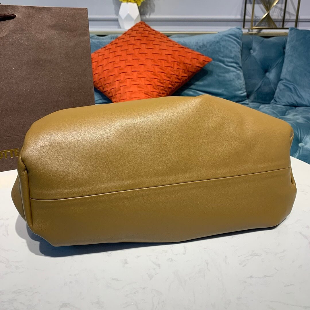 Bottega Veneta The Shoulder Pouch Small Leather Bag 610524