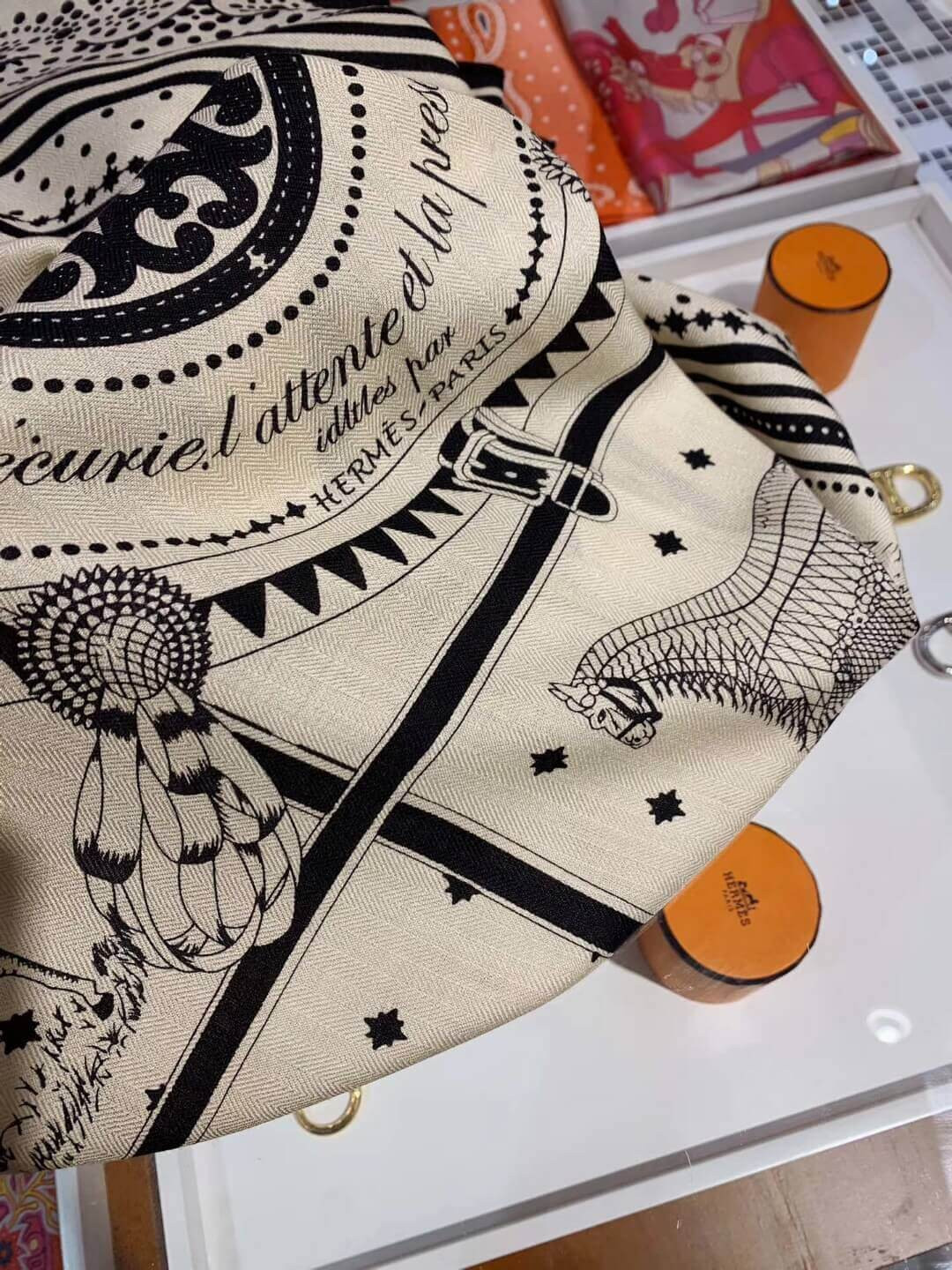 Hermes Couvertures Et Tenues De Jour Bandana Shawl 140 H243507