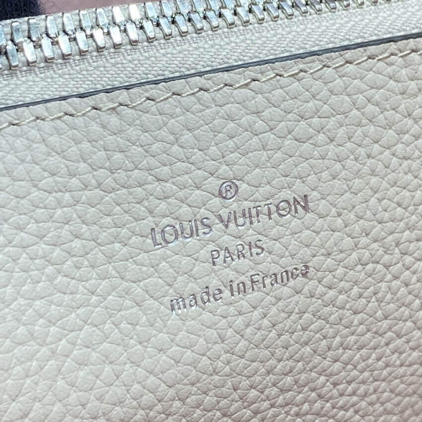 Louis Vuitton Mahina Leather Muria M57526