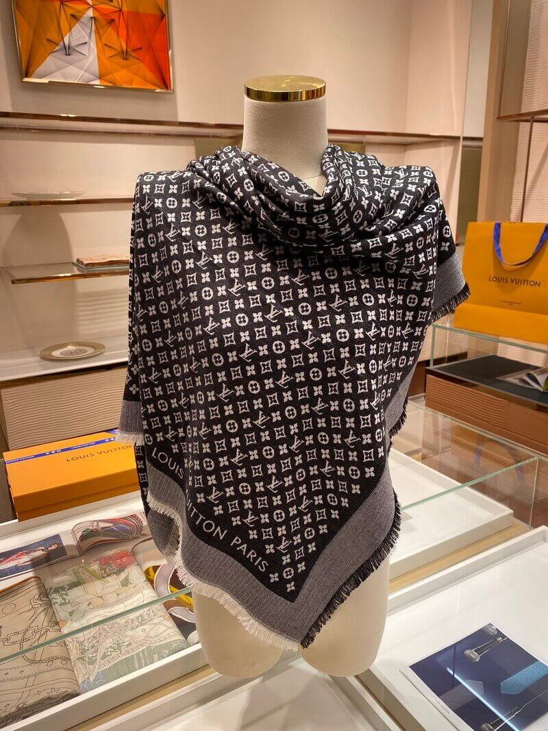 Louis Vuitton Petit Louis Shawl M76997