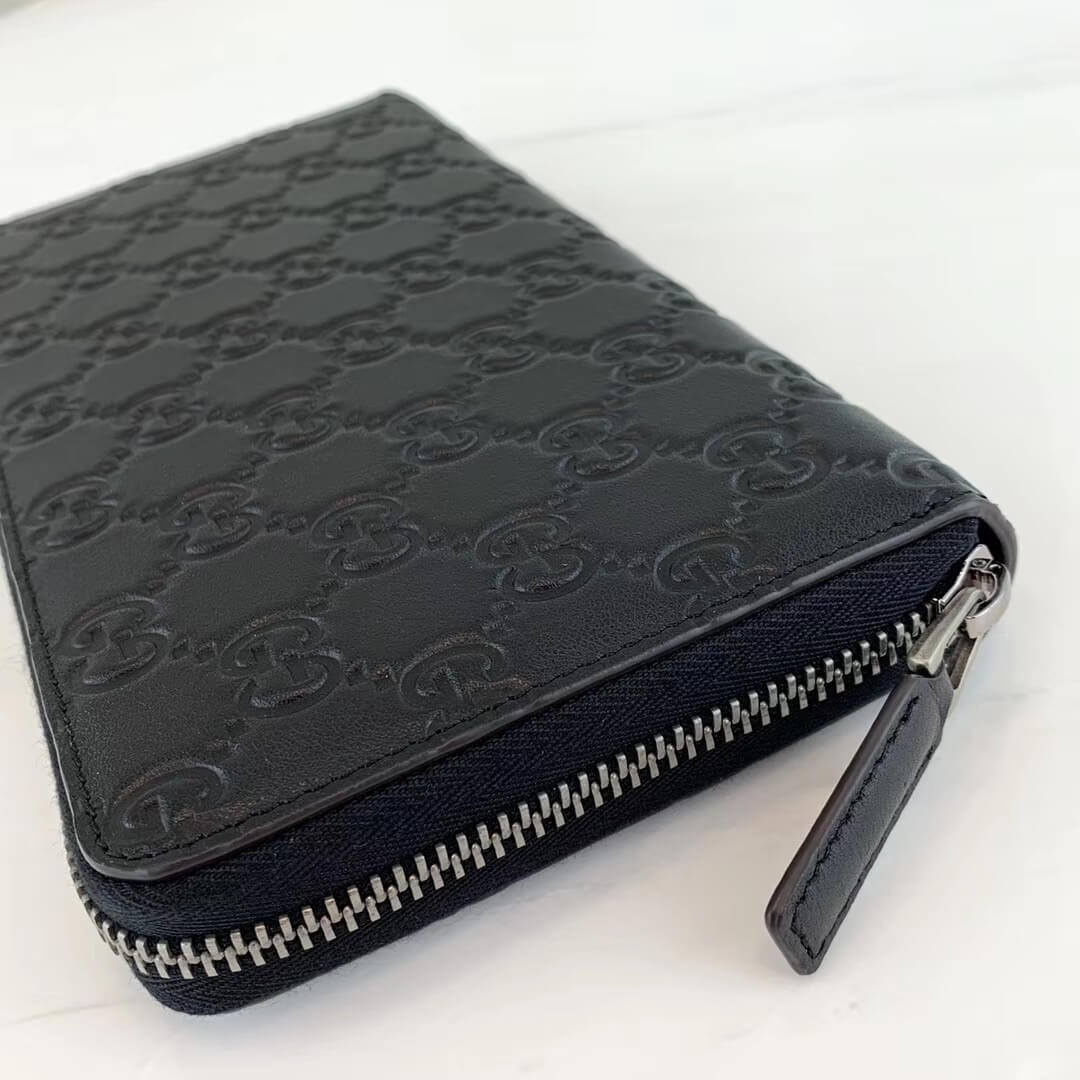 Gucci Signature Large Zip Around Wallet 447609