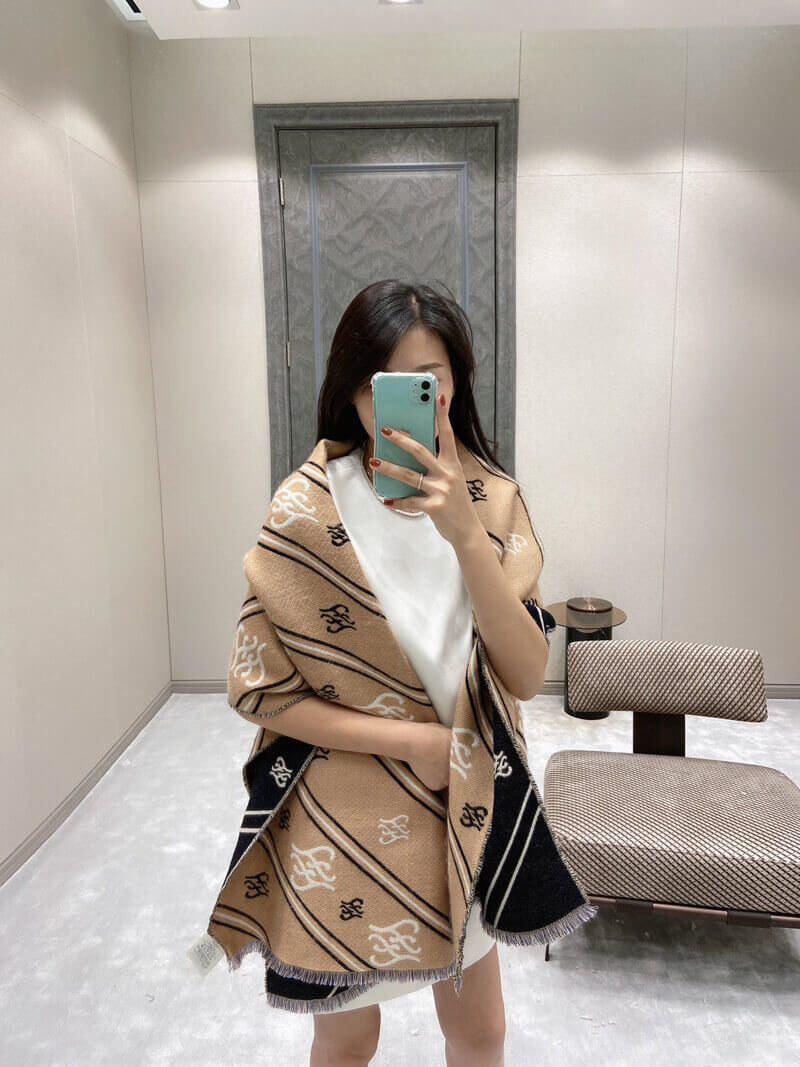Fendi Wool Scarf In Beige/Blue FXT085