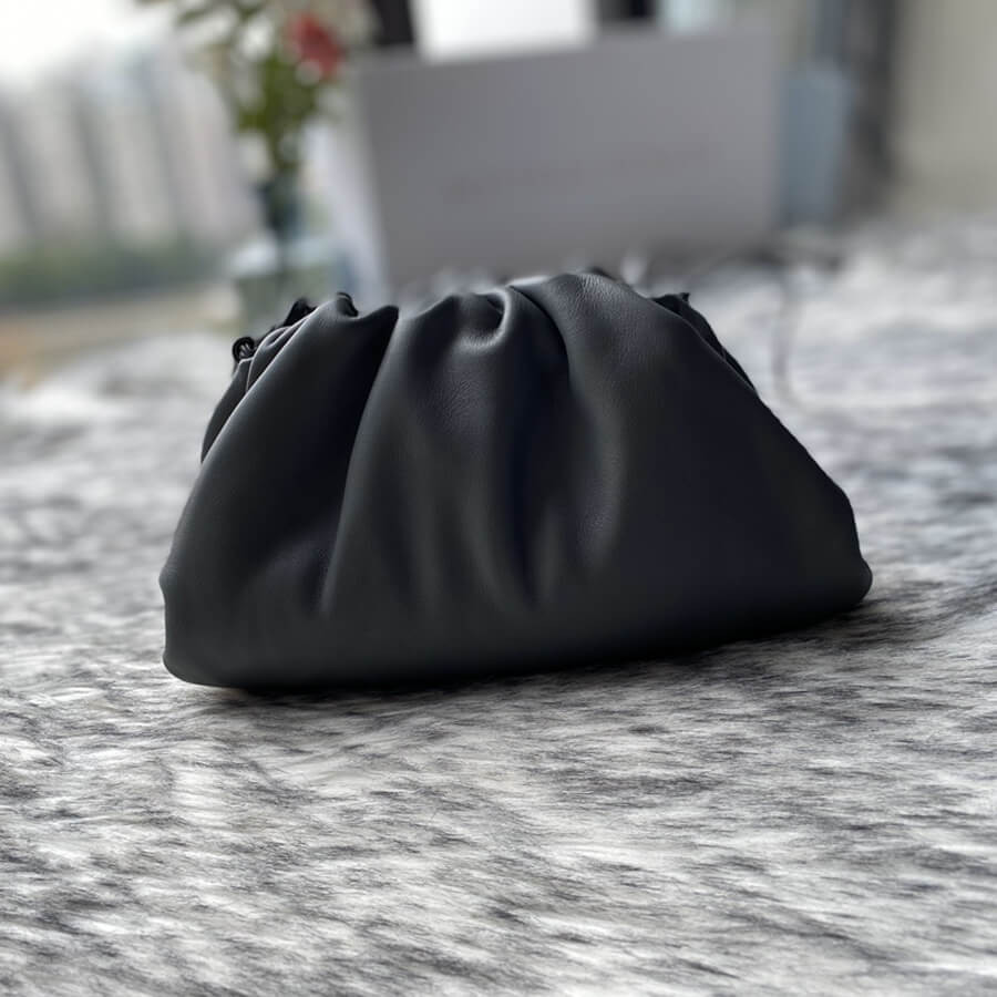 Bottega Veneta The Pouch 20 in Butter Calf Leather 570927