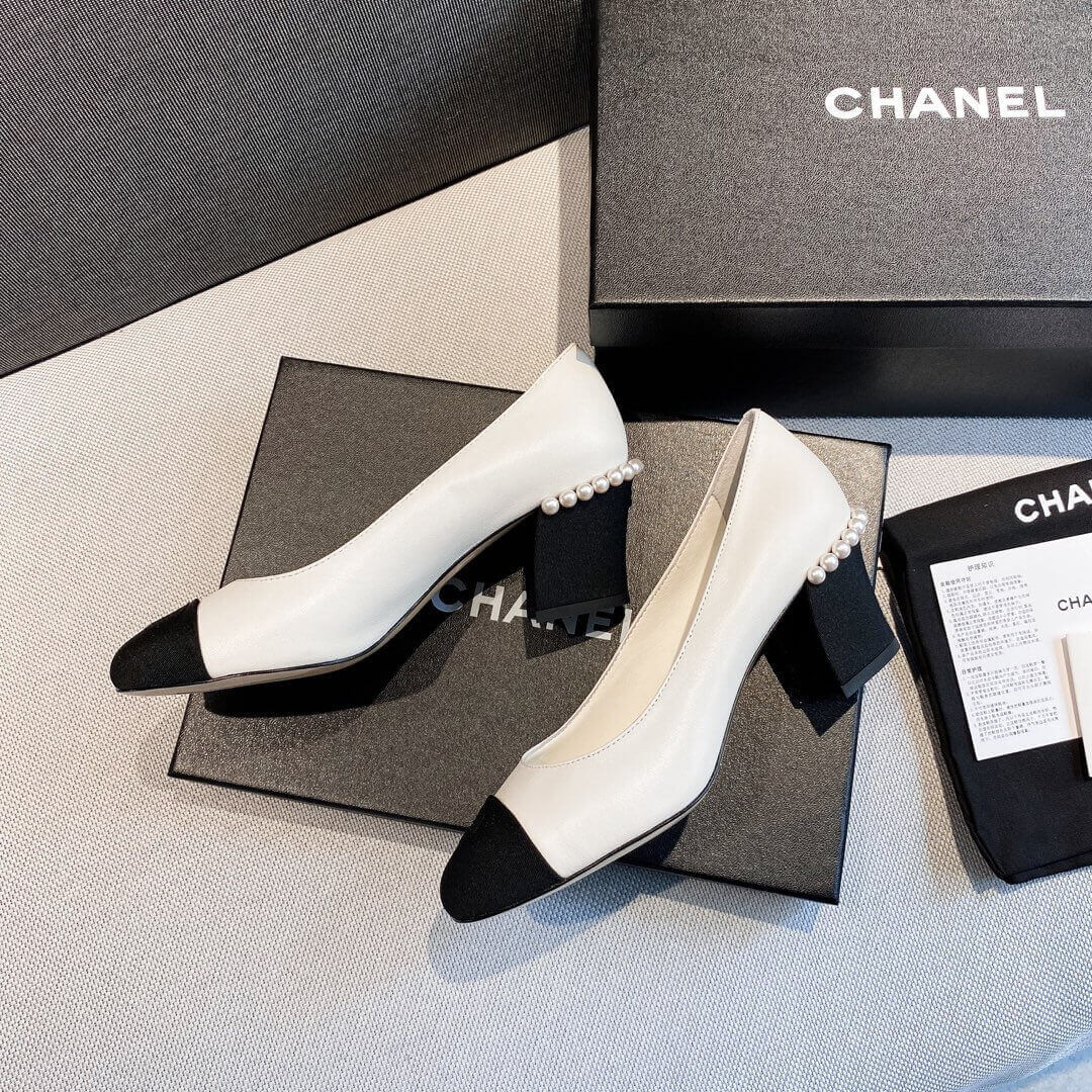 Chanel Pearl Embellished Pumps 32127