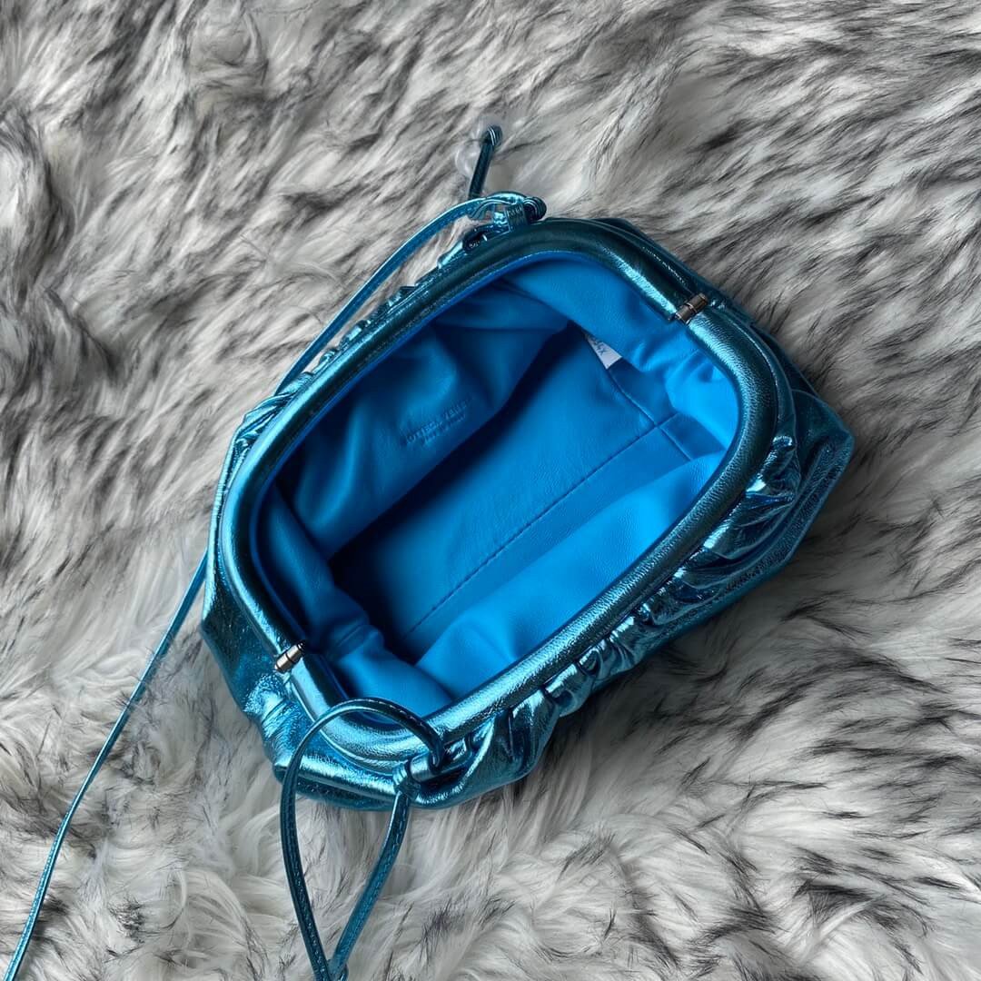 Bottega Veneta The Pouch 20 In Blue Metallic Leather 570927