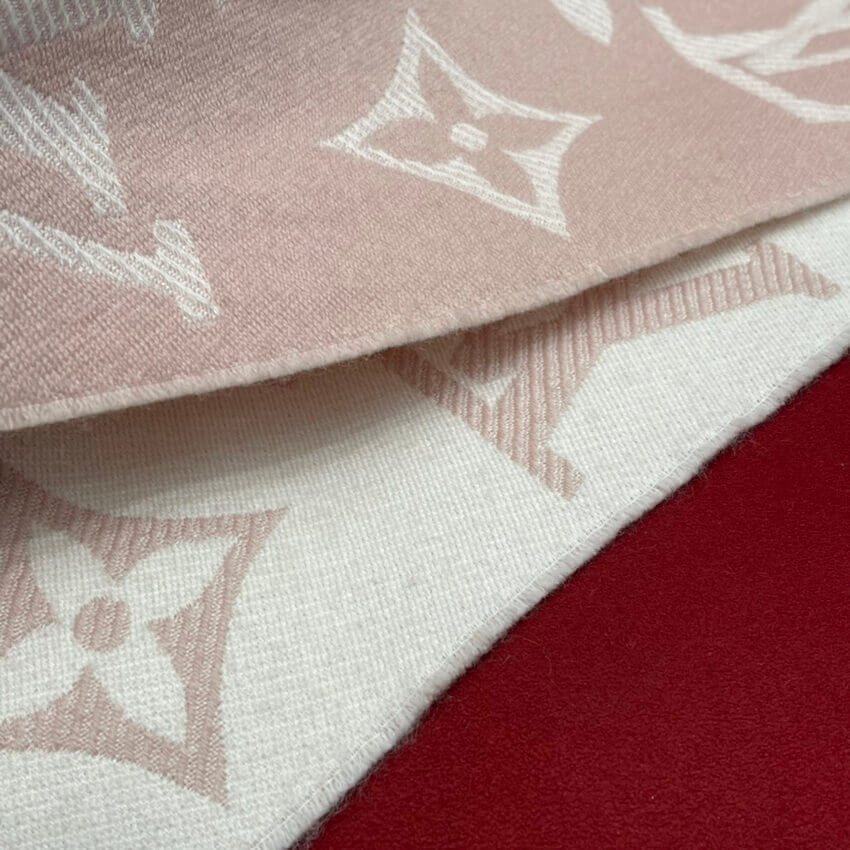 Louis Vuitton Simply LV Scarf M76966