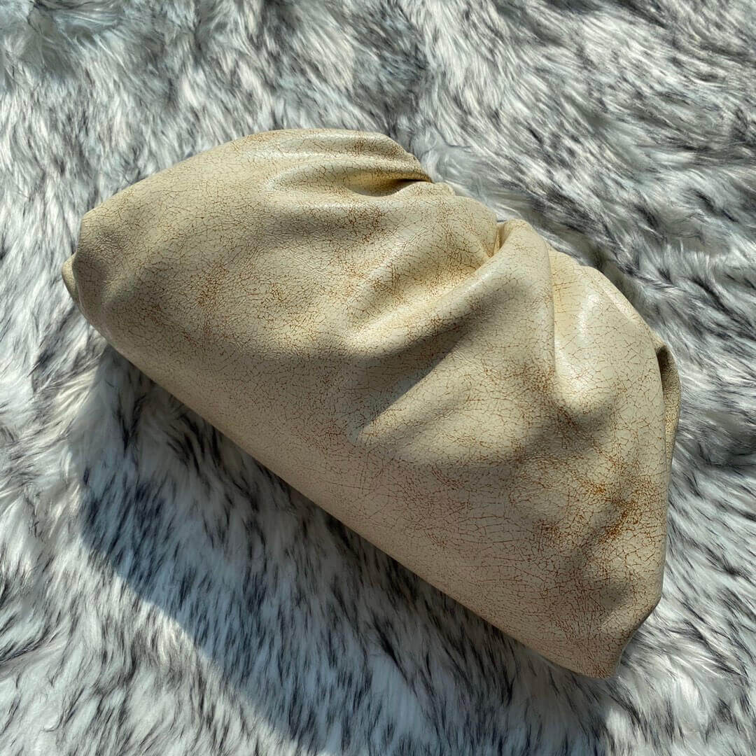 Bottega Veneta The Pouch 20 In Beige Craquele Leather 576227