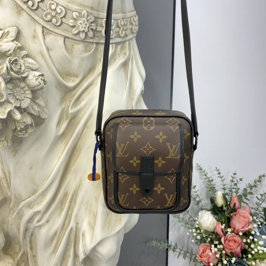 Louis Vuitton Christopher Wearable Wallet M69404